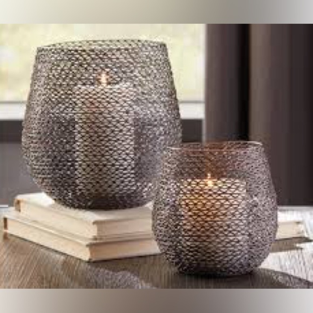 Ashley’s Furniture Desdemona Candle Holder (Set of
2)
